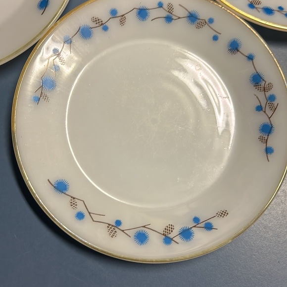 Termorisa vintage milk glass dinner plates set of five 60-70’s era. - Picture 6 of 6